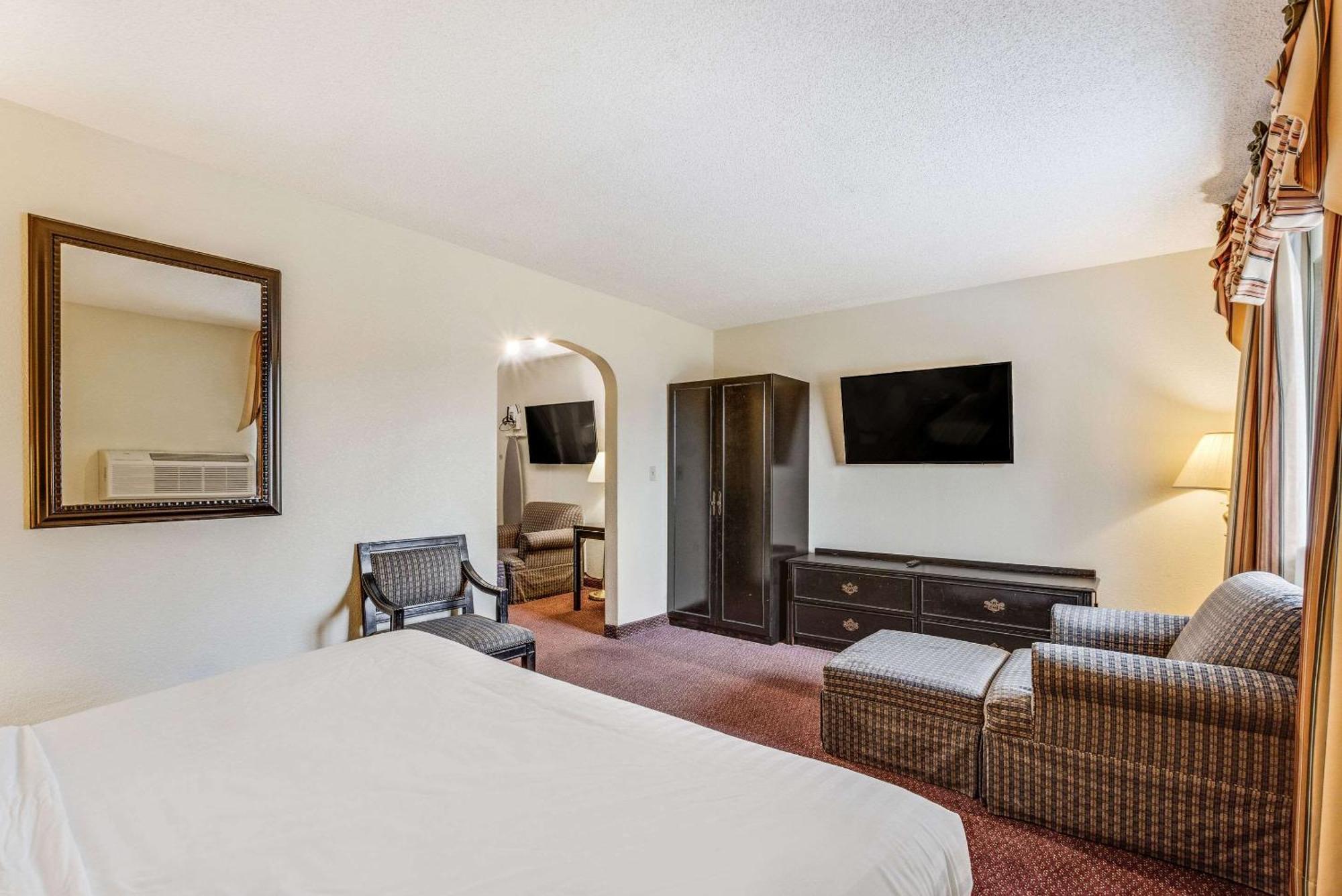Econo Lodge Whitehall Near Michigan'S Adventure Exterior foto