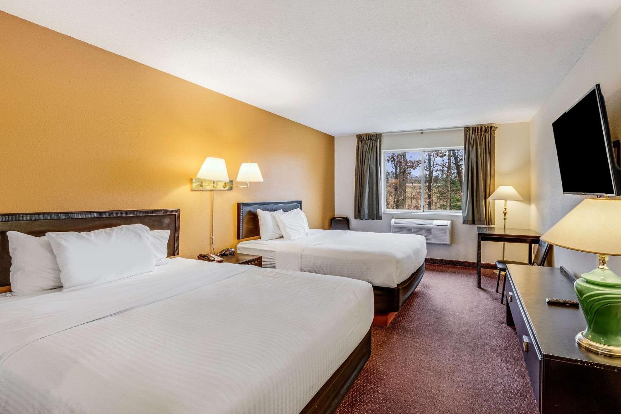 Econo Lodge Whitehall Near Michigan'S Adventure Exterior foto