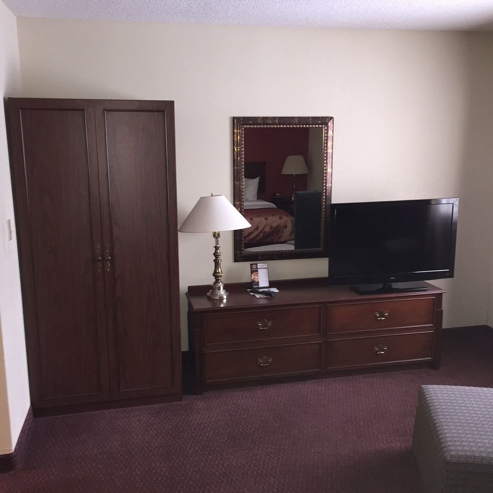Econo Lodge Whitehall Near Michigan'S Adventure Exterior foto